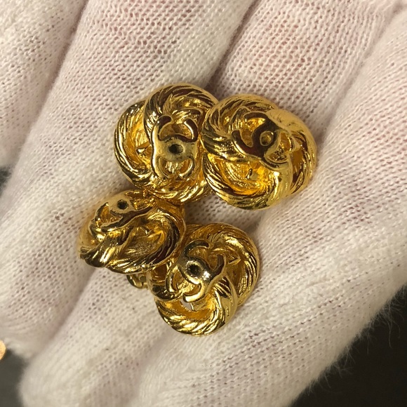 Authentic CHANEL Camellia Flower Gold Cuff Links - Picture 6 of 8